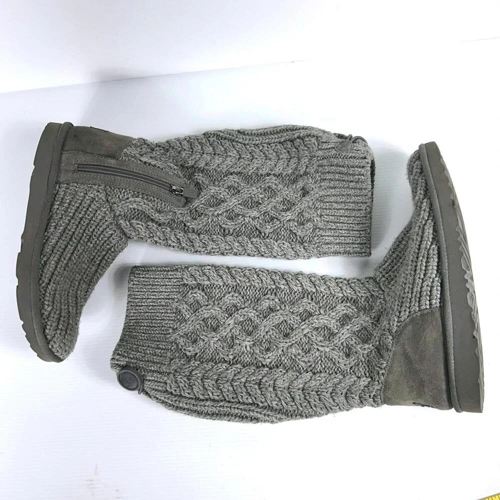 UGG Size 4 Girls‎ Classic Cardy Cable Knit Boots Sweater Side Zip Cardi Kids